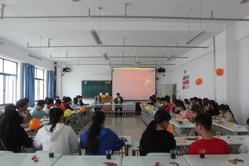 suncitygroup太阳新城举办“我和我的祖国”中秋联欢会