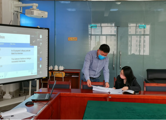 副校长刘畅观摩suncitygroup太阳新城在线教学“公开课”