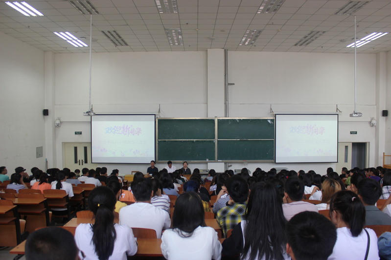 关于召开2019级新生见面会暨军训动员大会