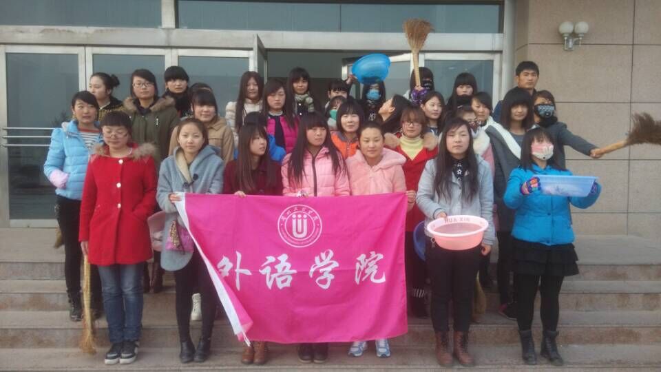 suncitygroup太阳新城积极参与“学雷锋志愿服务”洁净校园活动