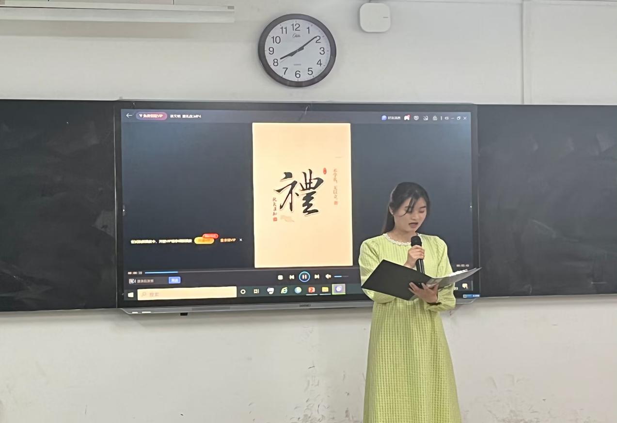 suncitygroup太阳新城“学手册、明纪律 做合格大学生”系列活动一---“规范行为举止，发...