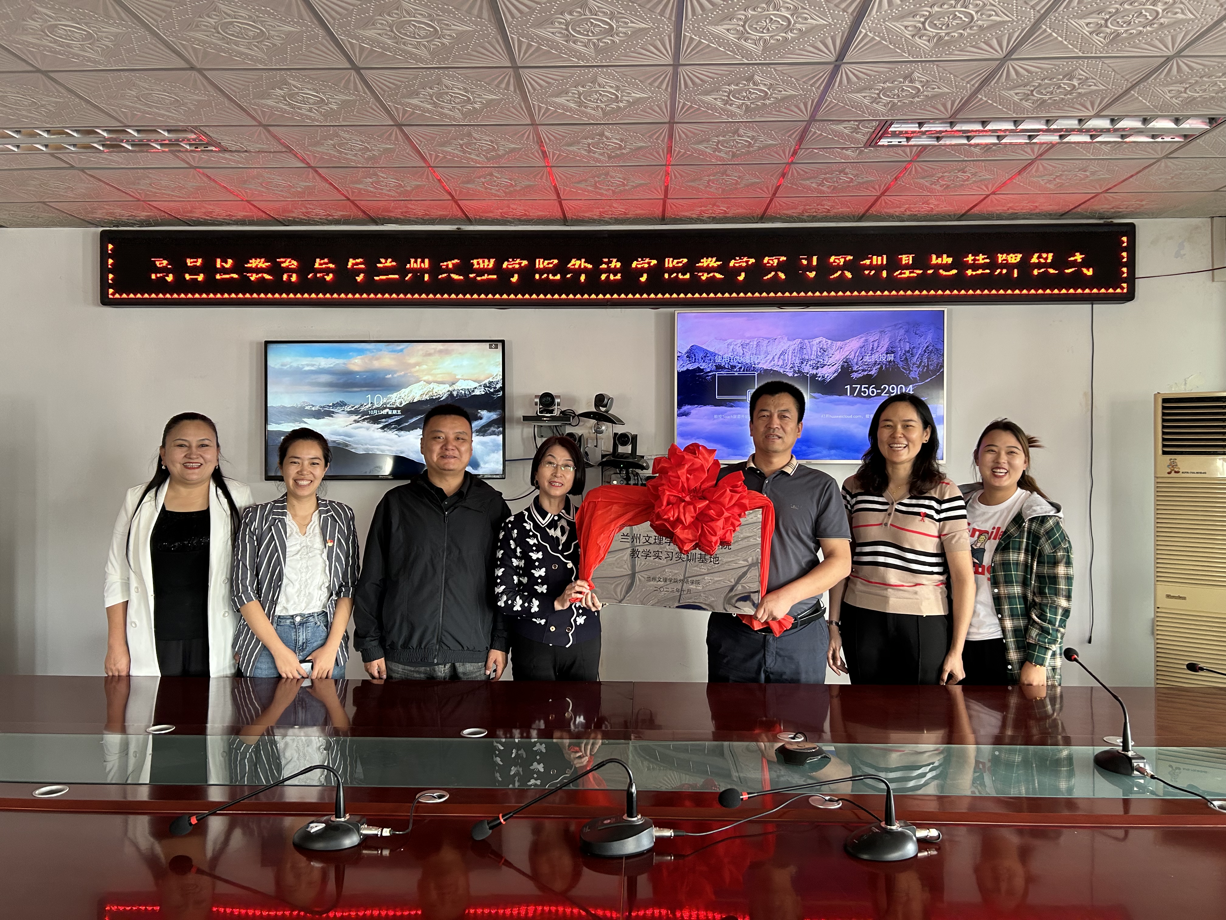 suncitygroup太阳新城与吐鲁番高昌区教育局举行实习基地签约仪式
