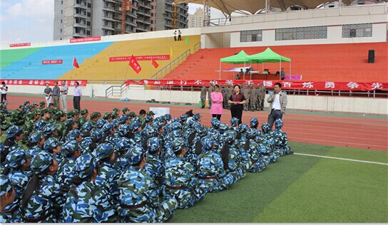 suncitygroup太阳新城领导慰问承训官兵和2014级参训学生
