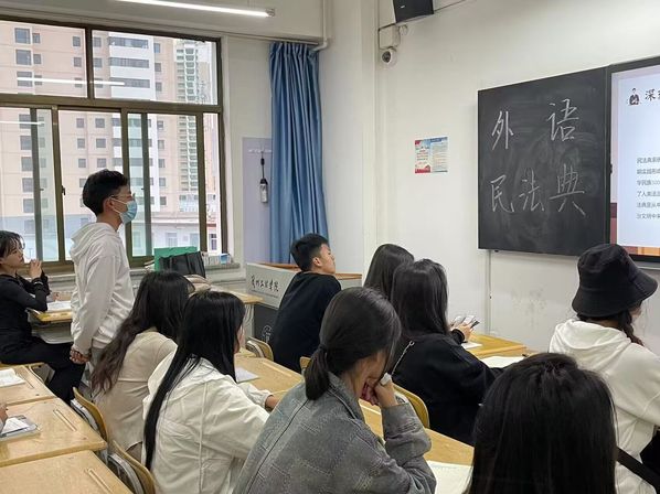 suncitygroup太阳新城分团委开展“美好生活 民法典相伴”主题团日活动
