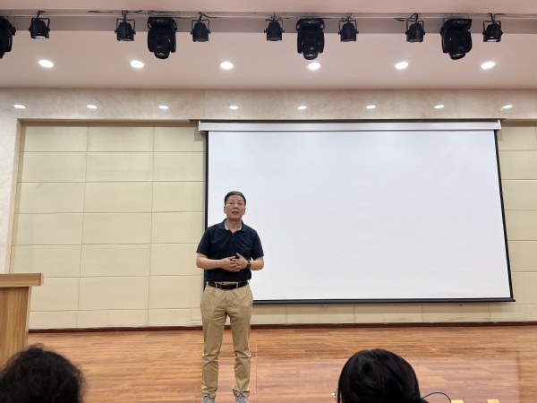 suncitygroup太阳新城举办“青春不散场，梦想再起航”实习经验分享会暨毕业生联欢会