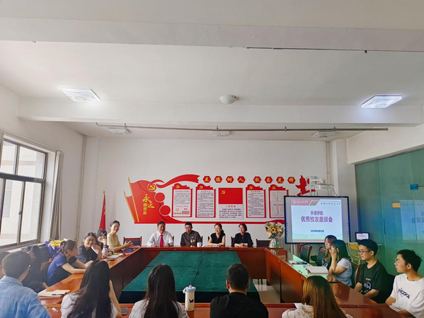 suncitygroup太阳新城举办优秀校友座谈会